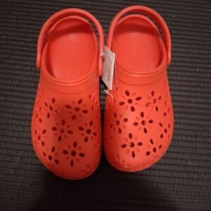 NWTS Red Floral Cut Out Crocs Kids J2